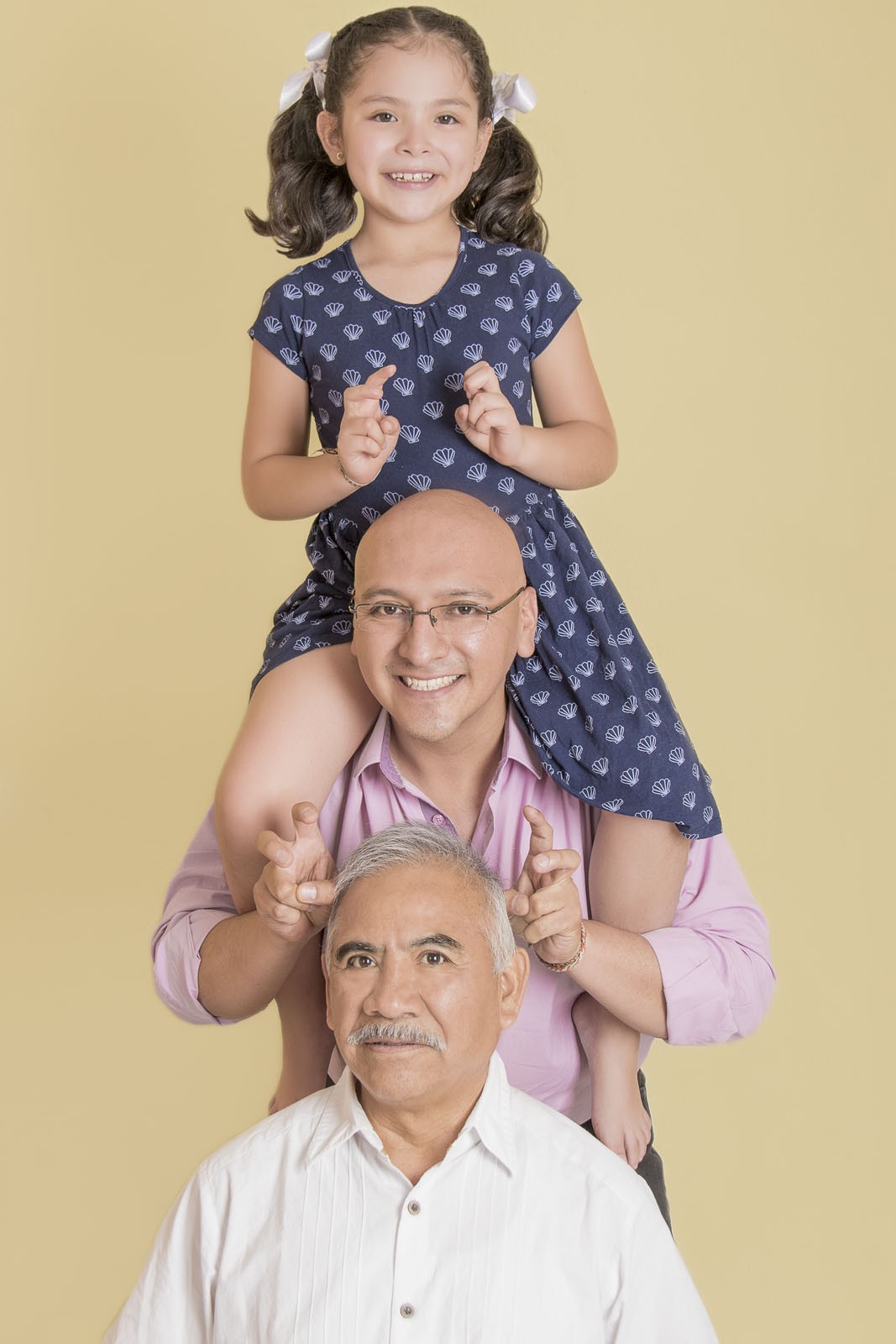 Sesión fotográfica profesional juvenil en estudio