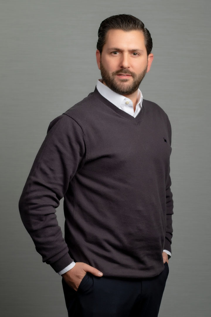 Sesión fotográfica profesional juvenil en estudio