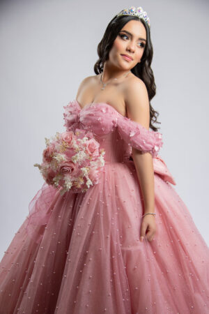 Save the date XV años en estudio fotográfico con maquillaje