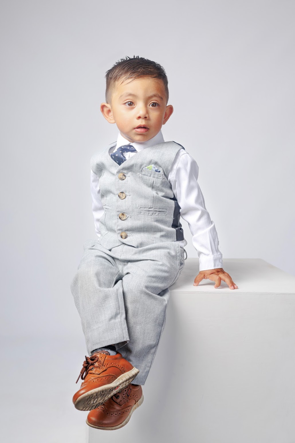 Sesión fotográfica profesional juvenil en estudio